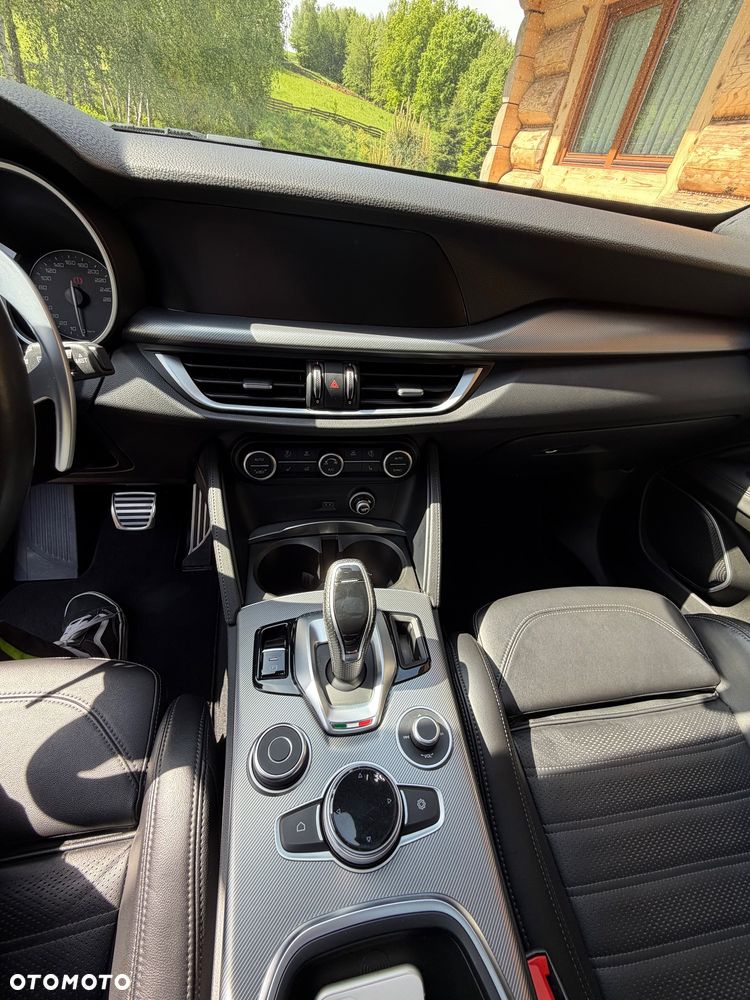 Alfa Romeo Stelvio 2.0 Turbo 16V AT8-Q4 Veloce Ti - 18