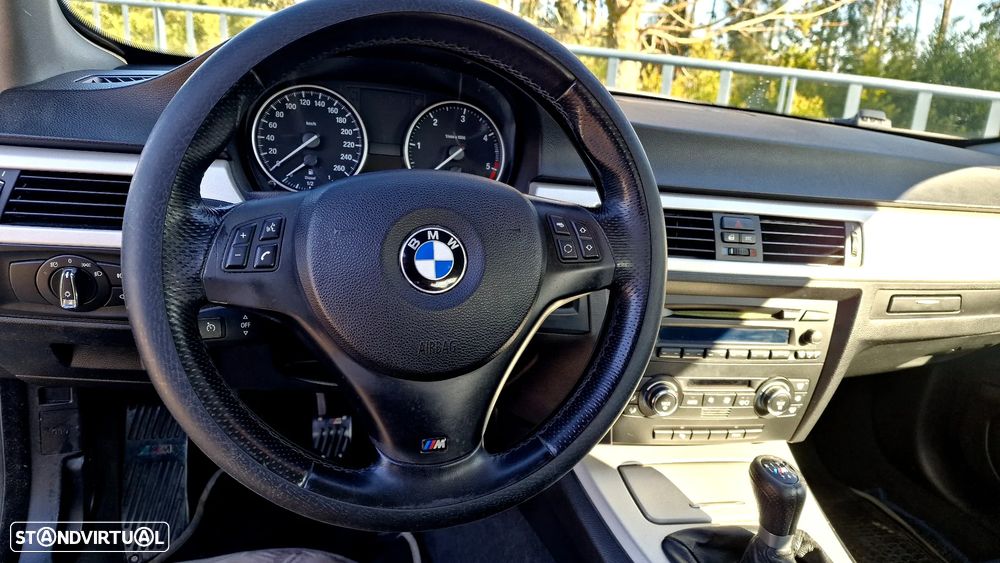 BMW 320 d Coupe Active - 10