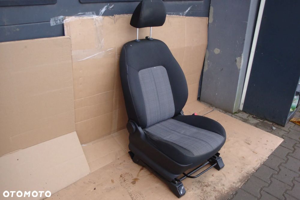 KIA VENGA fotel prawy pasazera  EU - 2