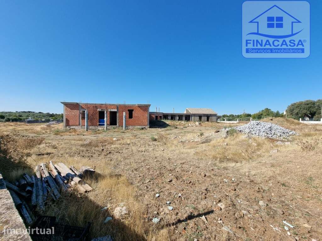 Terreno com moradia situado numa zona sossegada - Brejos(Elvas) - Grande imagem: 5/22