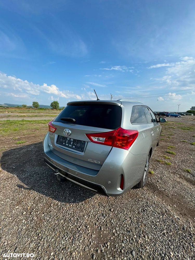 Toyota Auris 2.0 L D-4D Stop&Start Luna - 8