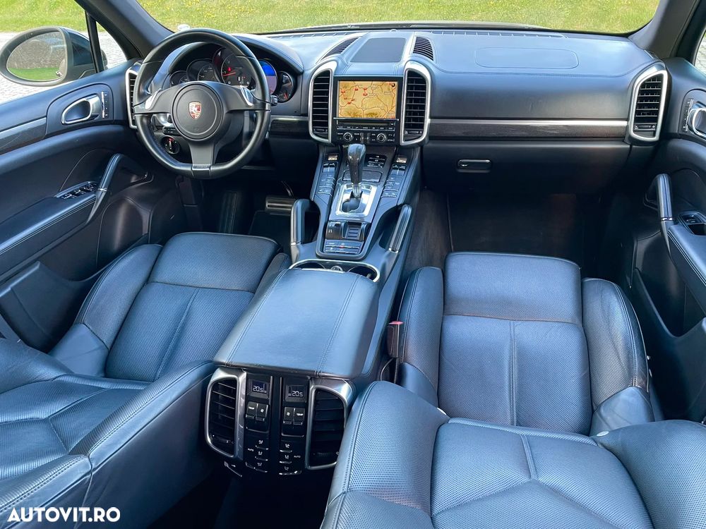 Porsche Cayenne 3.0 L V6 - 5