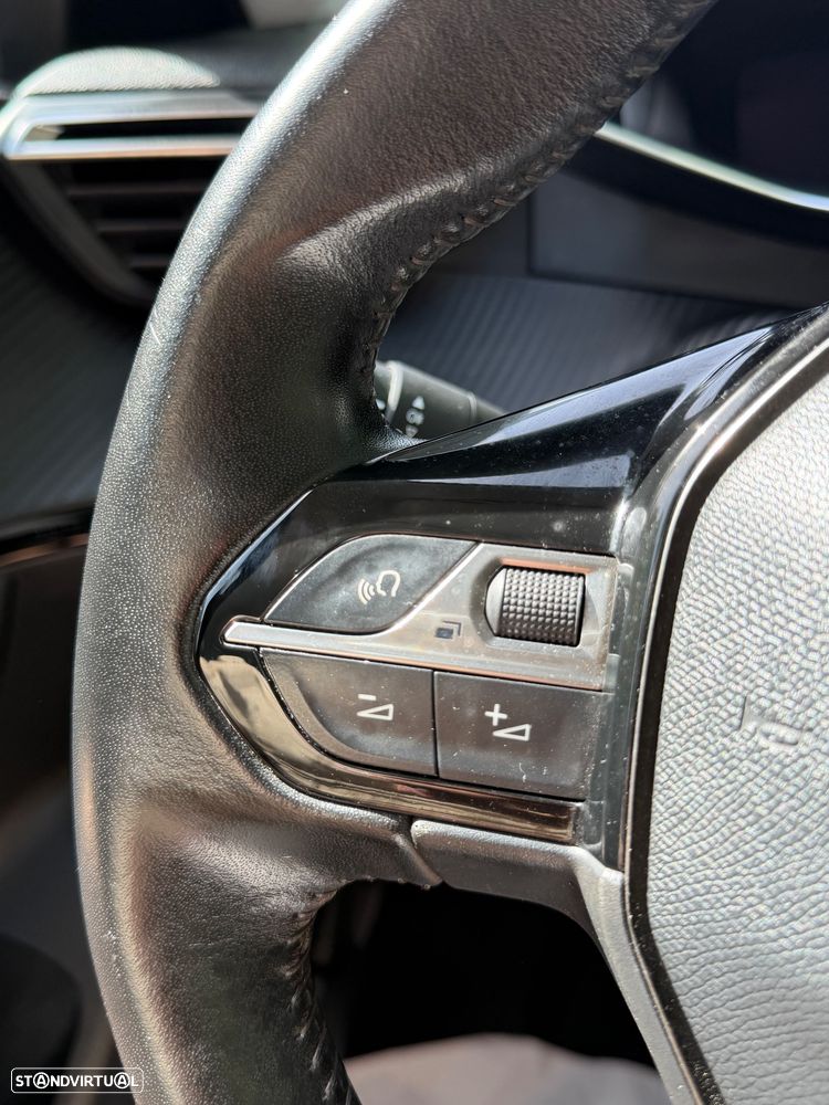 Peugeot 2008 1.2 PureTech Allure - 10