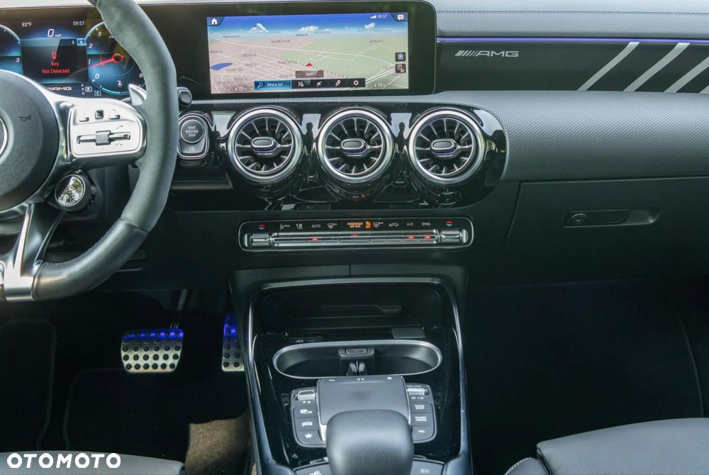 Mercedes-Benz CLA - 33