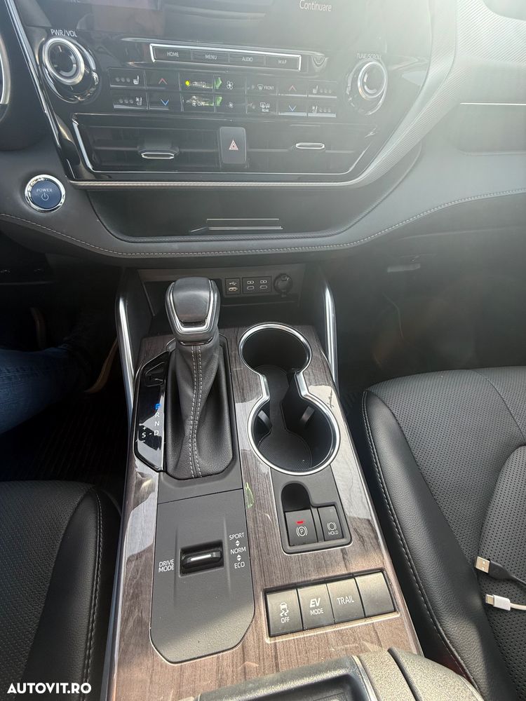 Toyota Highlander 2.5 Hybrid Luxury - 30