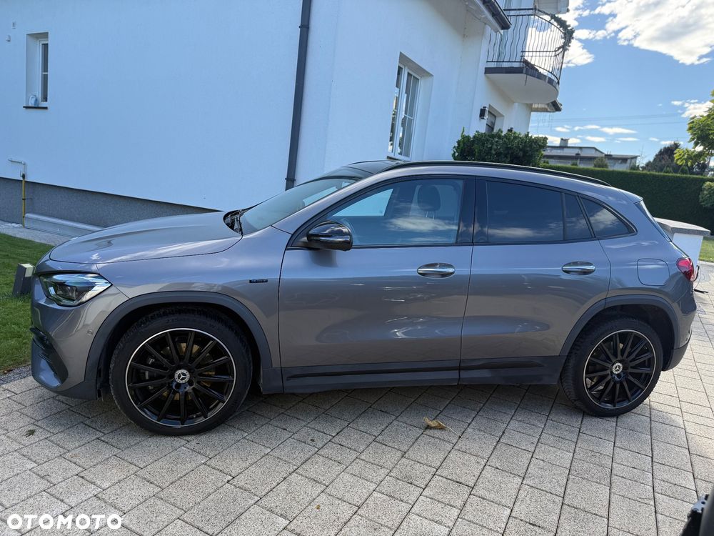 Mercedes-Benz GLA - 4