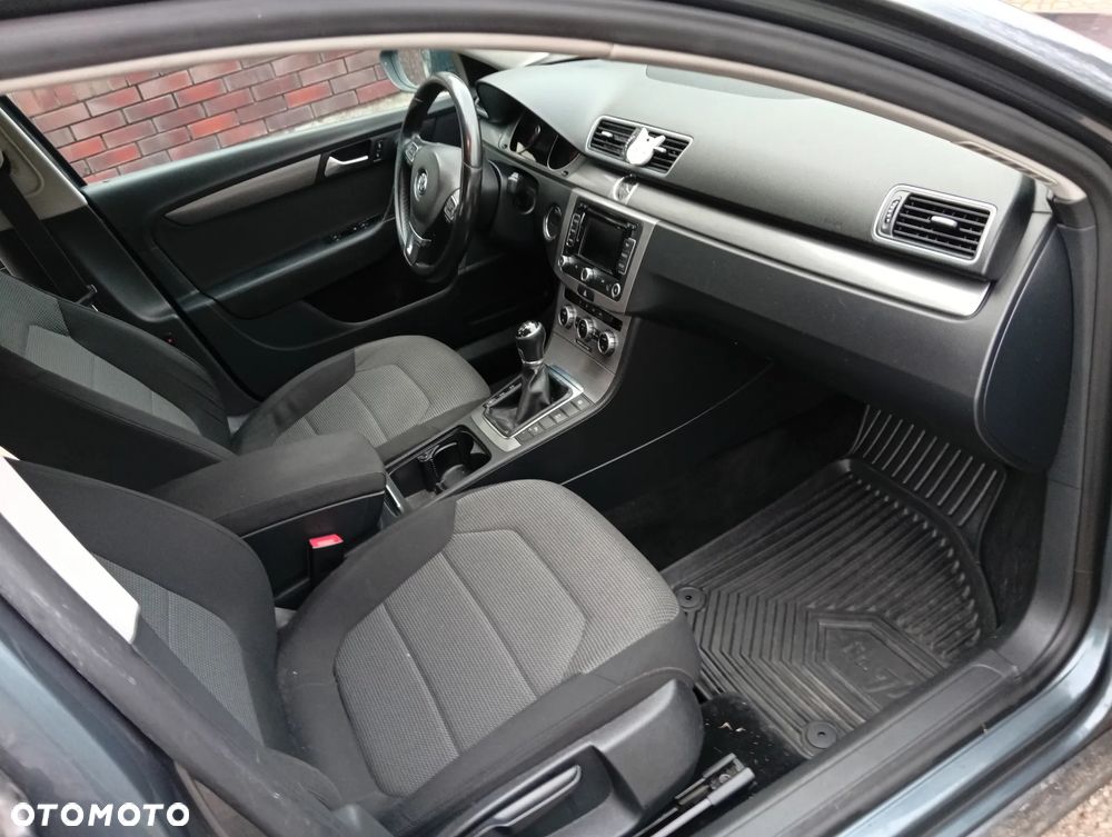 Volkswagen Passat 2.0 TDI Comfortline - 9
