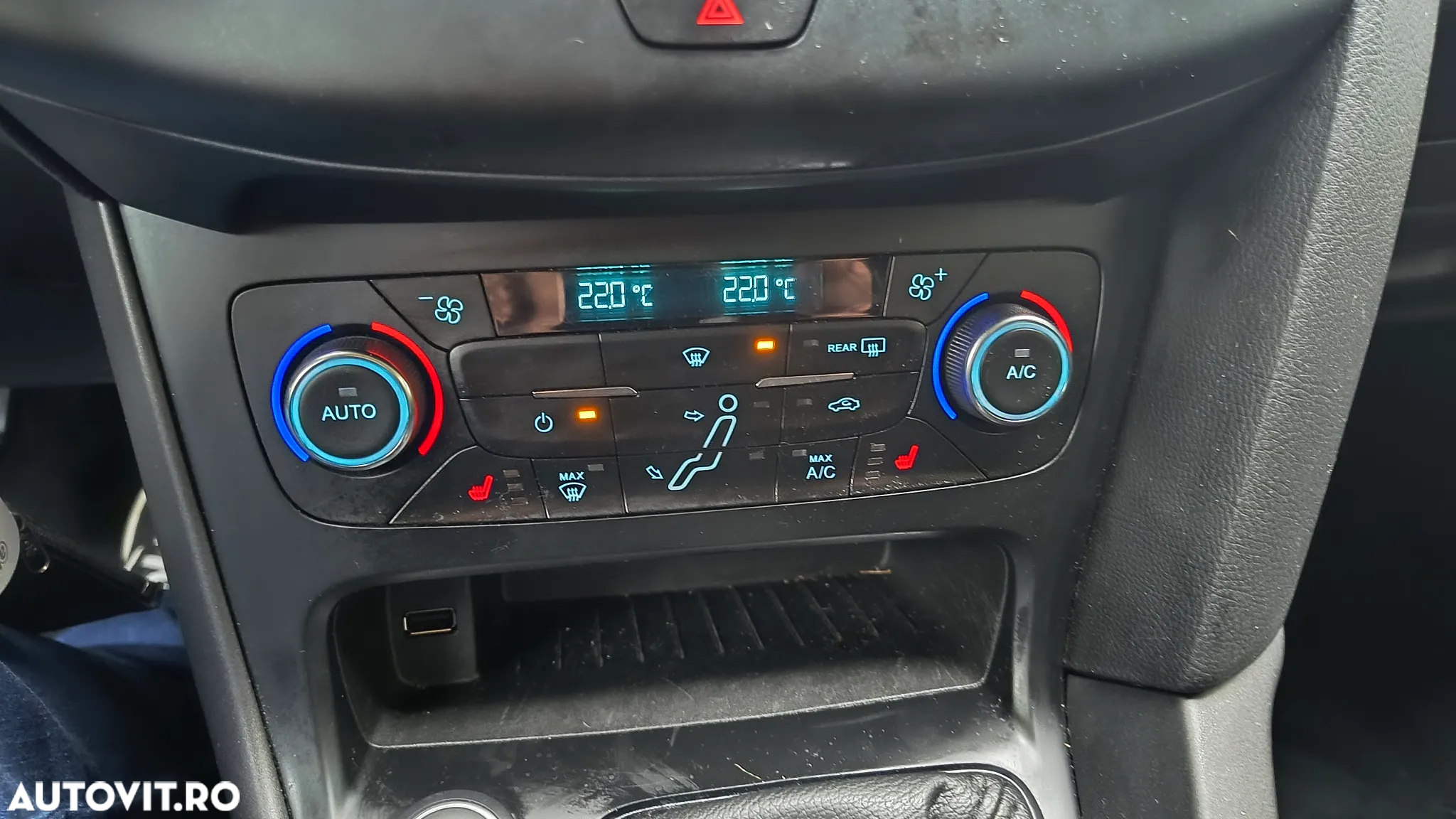 Ford Focus 1.5 EcoBlue Start-Stopp-System TITANIUM - 9
