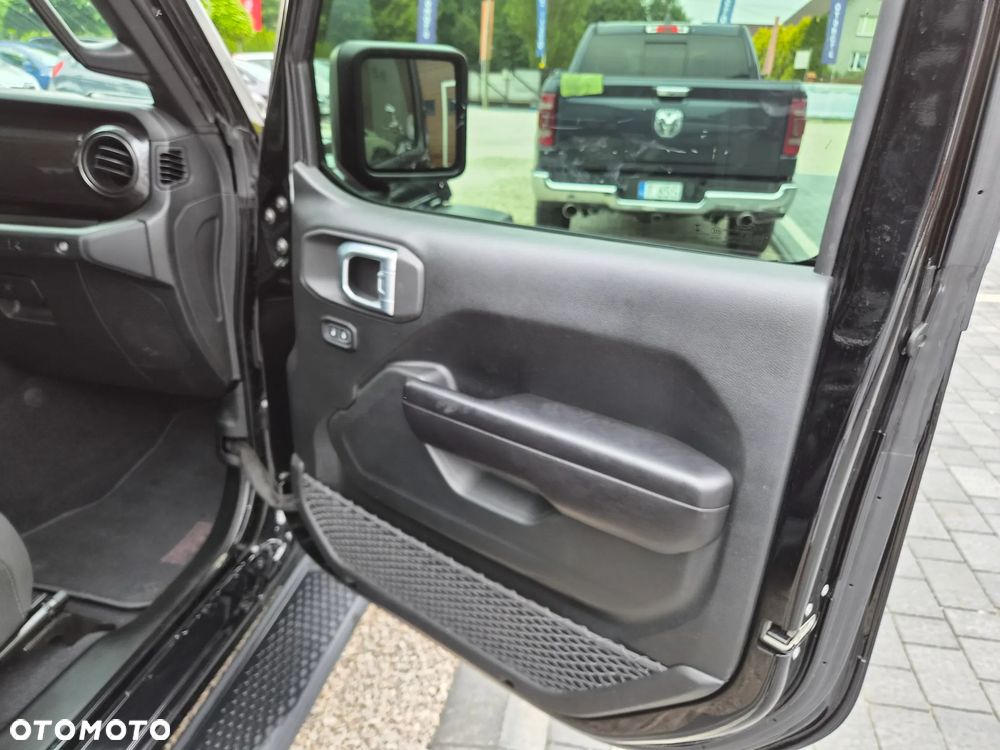 Jeep Wrangler - 24