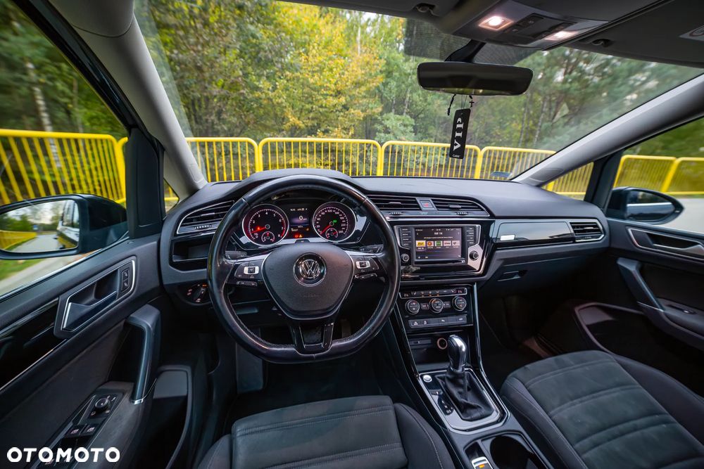 Volkswagen Touran 1.4 TSI BMT Highline DSG - 25
