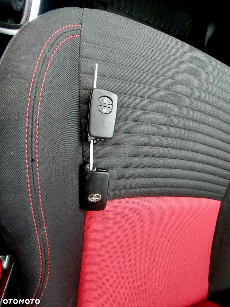 Toyota Yaris 1.33 Premium - 14