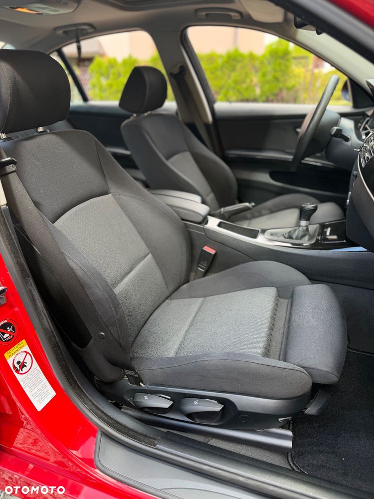 BMW Seria 3 330i - 23