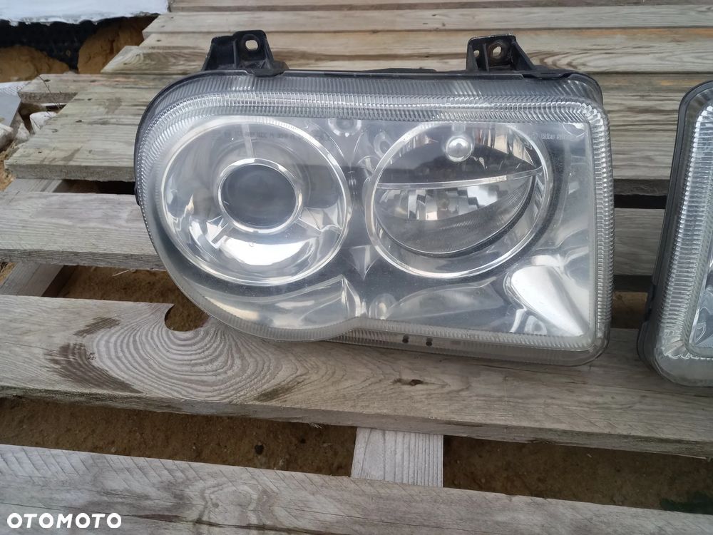 CHRYSLER 300C LAMPA PRZEDNIA PRAWA LEWA XENON - 2