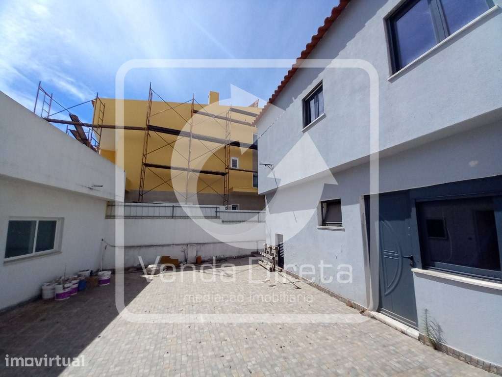Excelente Moradia T5 totalmente Remodelada, nos Foros da Amora - Se... - Grande imagem: 2/23