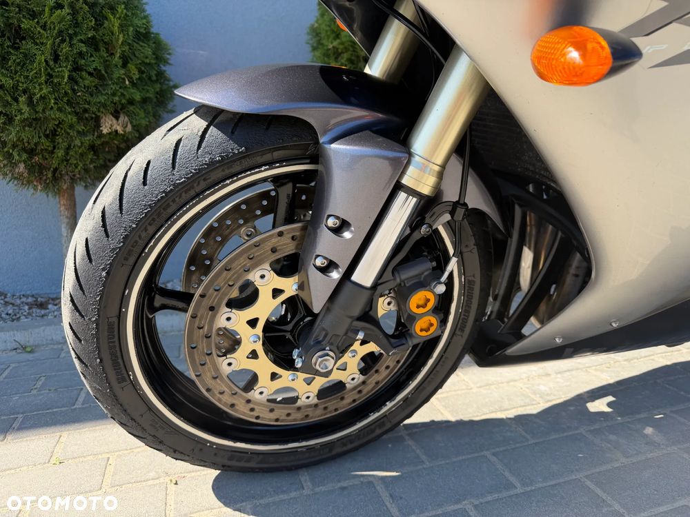 Yamaha R1 - 37