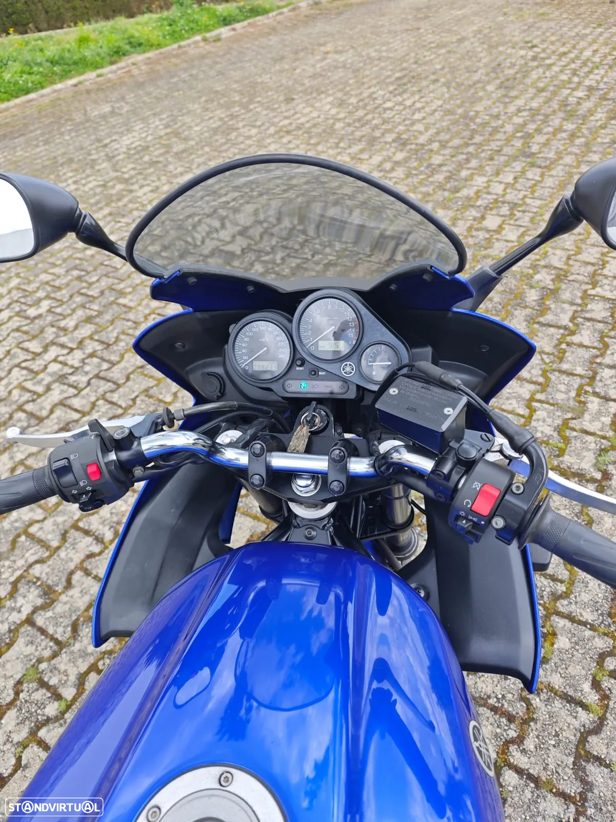 Yamaha FZS - 4