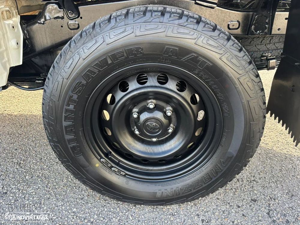 Toyota Hilux 2.4 D-4D 4WD CD CM - 12