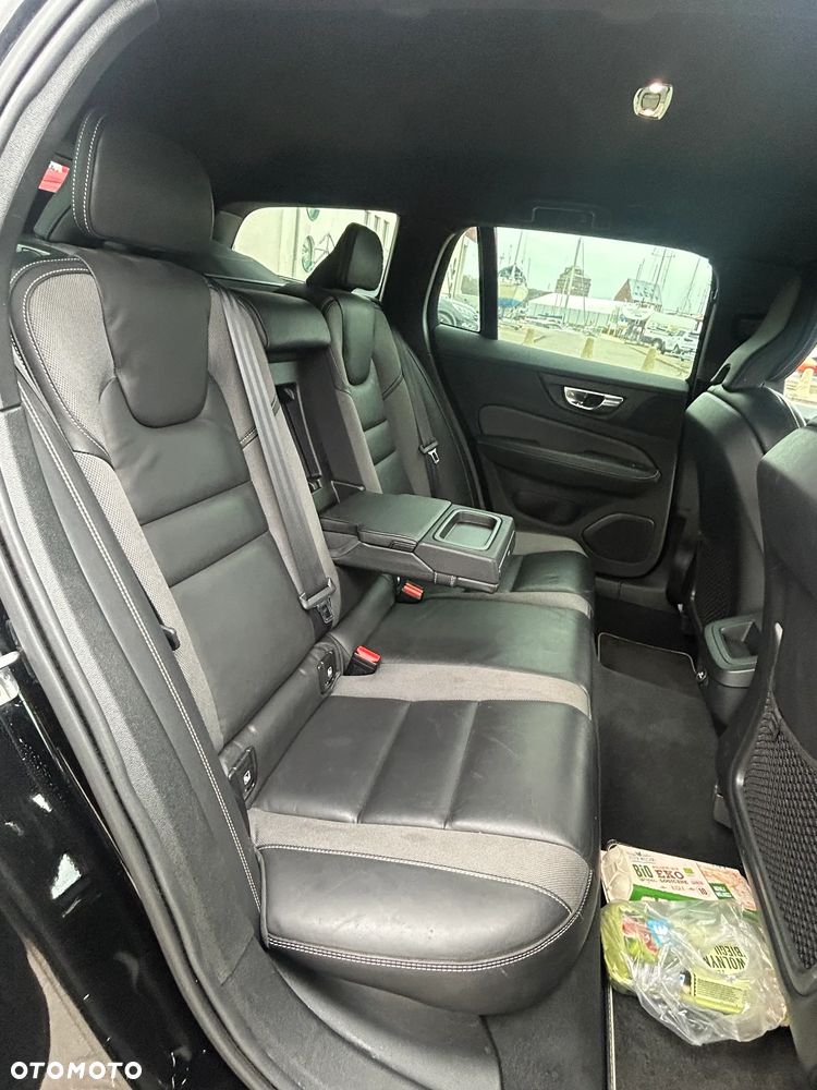 Volvo V60 B4 D R-Design - 23