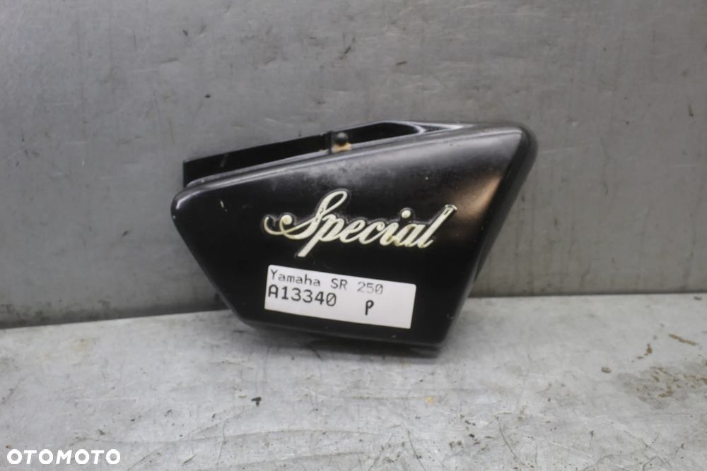 Yamaha SR 250 Bok boczek owiewka klapka - 1