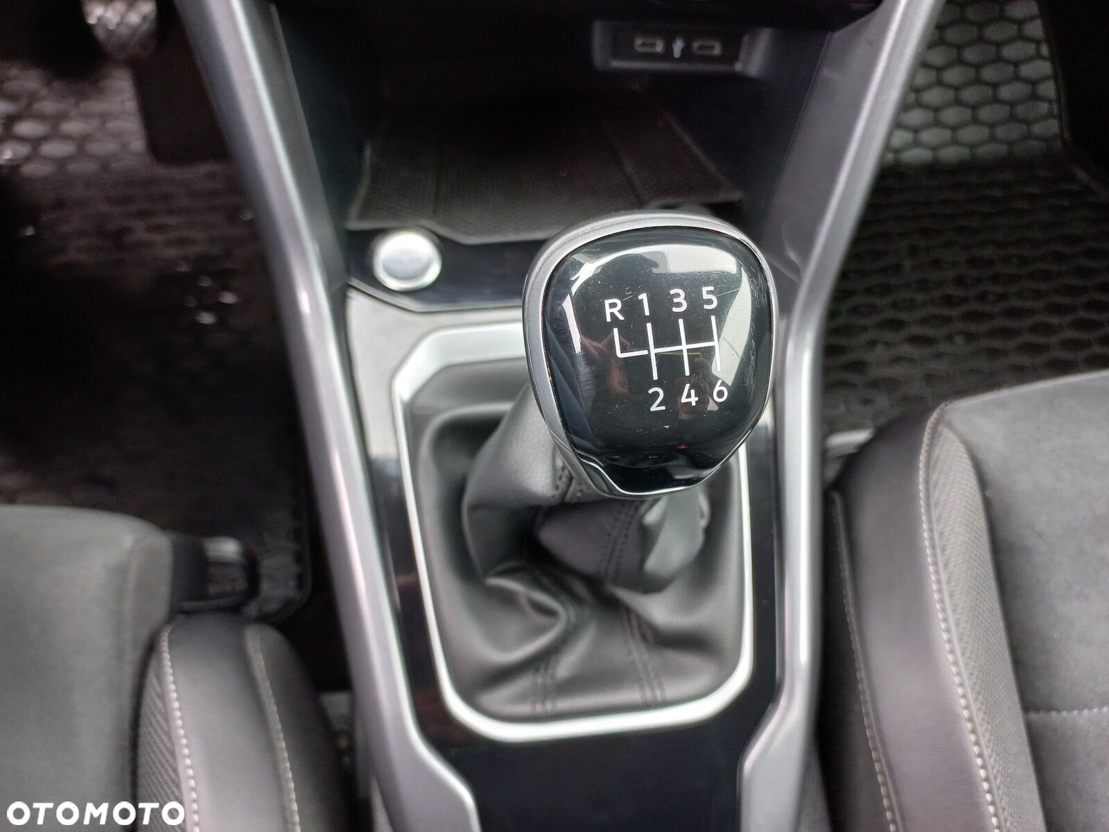 Volkswagen T-Roc - 14