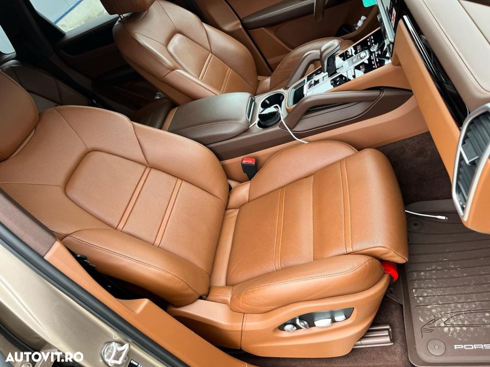 Porsche Cayenne - 12