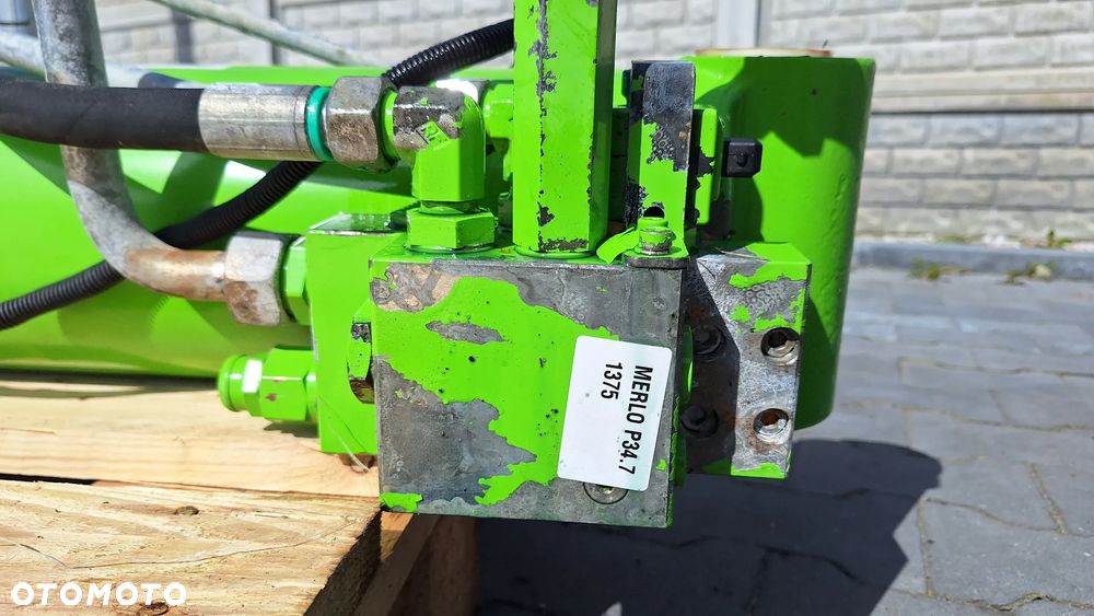Zamek hydrauliczny siłownika podnoszenia ramienia Merlo 34.7 amortyzacja - 1