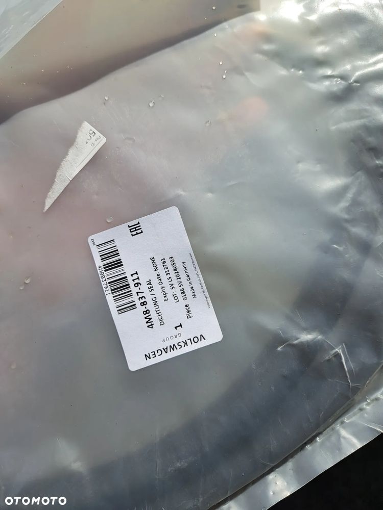 uszczelka drzwi przód przednich zewnętrzna Audi Q8 SQ8 RSQ8 4M8837911 - 3