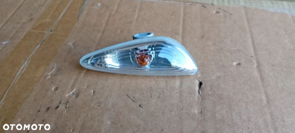 Kierunkowskaz kierunek prawy błotnika Kia Picanto III 92304-G6 - 1
