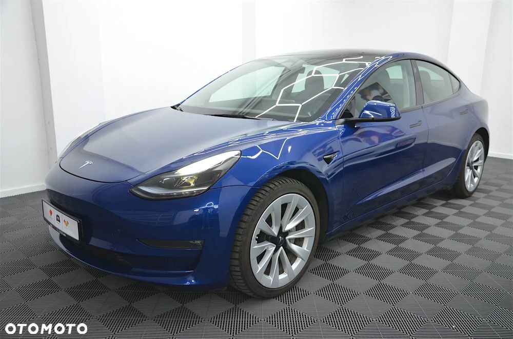 Tesla Model 3 - 4