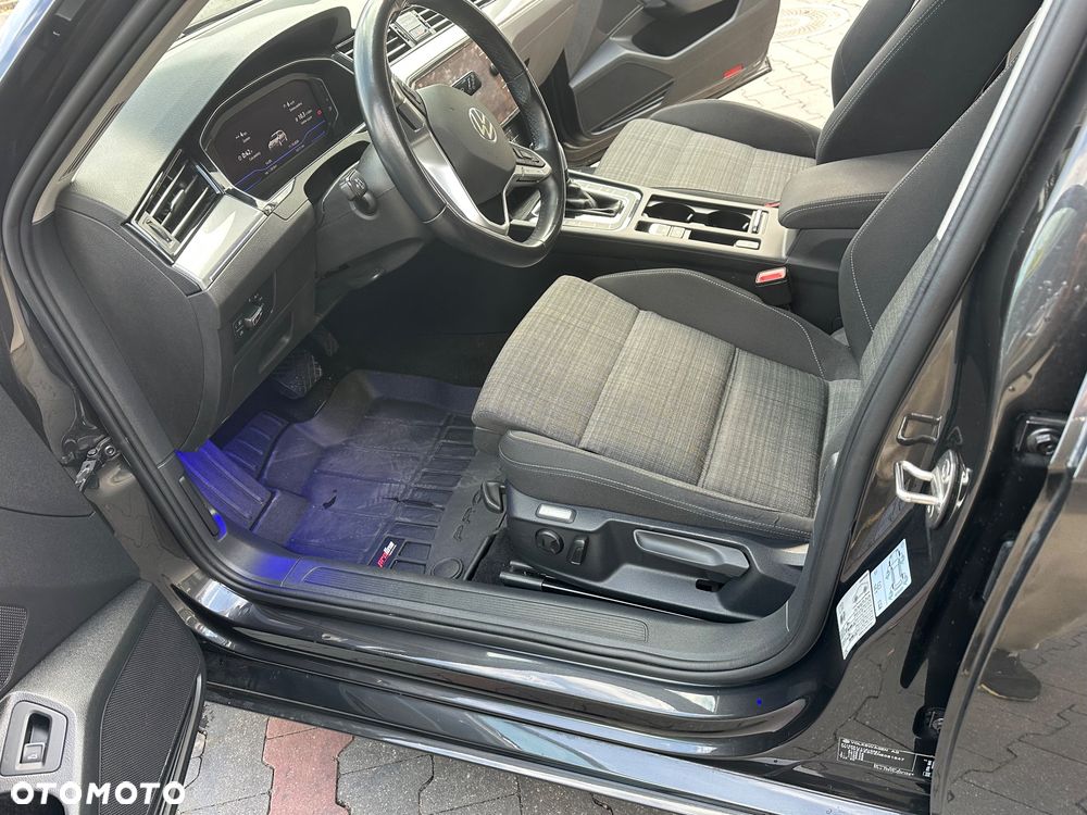 Volkswagen Passat - 13