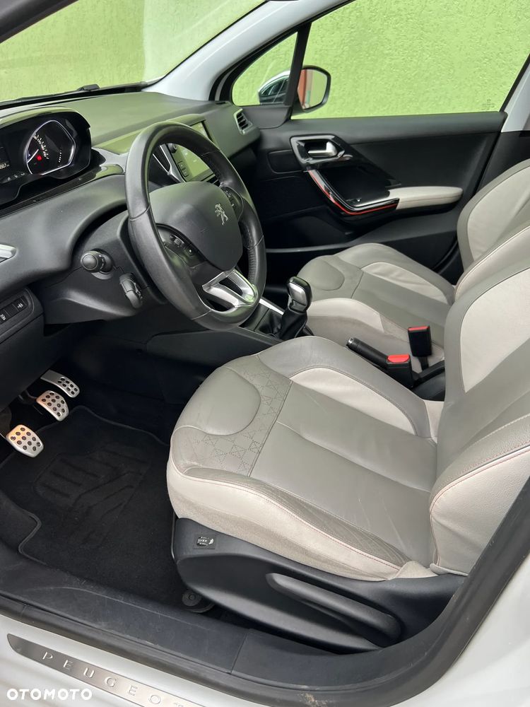 Peugeot 208 - 11