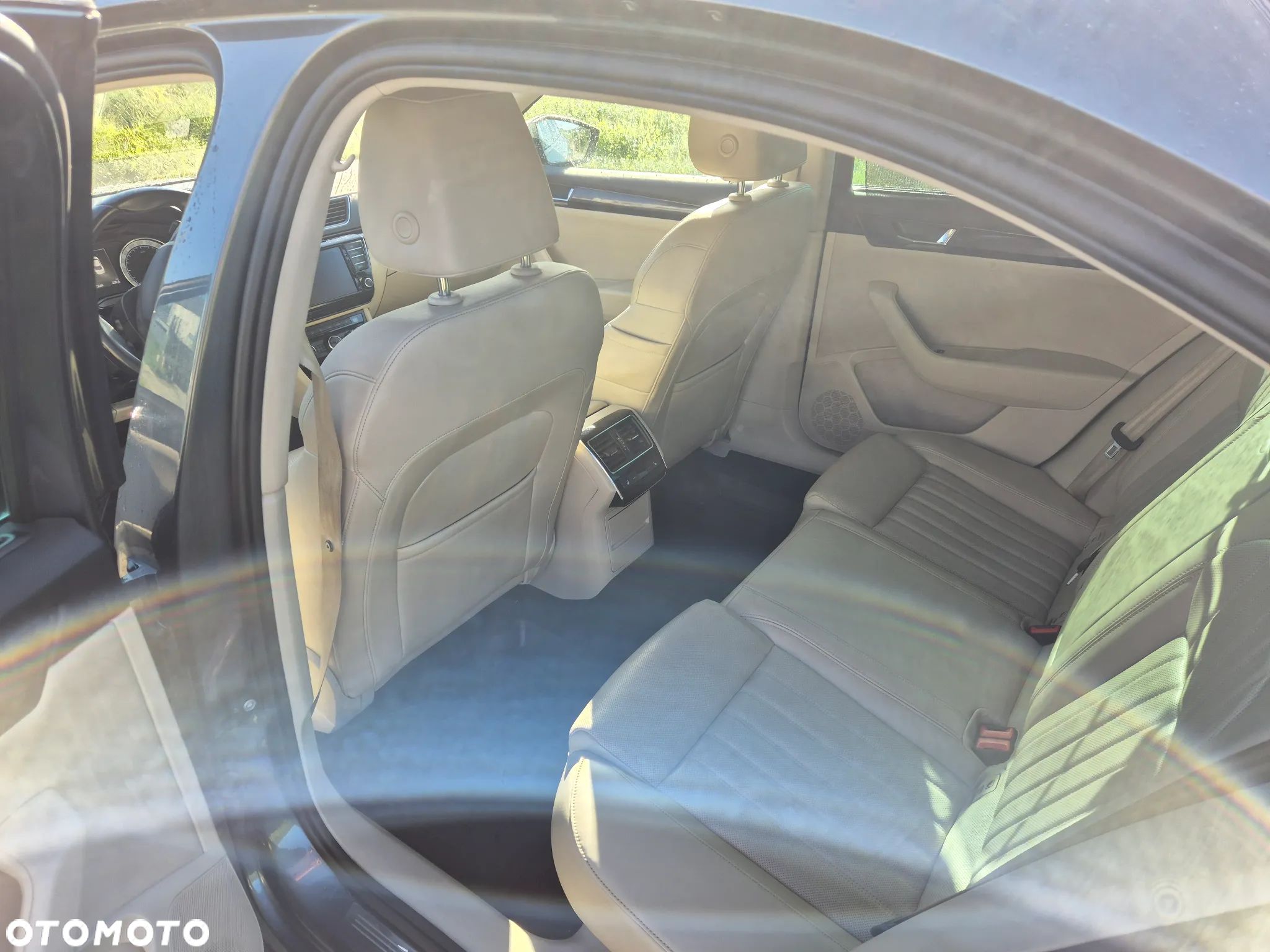 Skoda Superb 2.0 TDI L&K DSG - 1