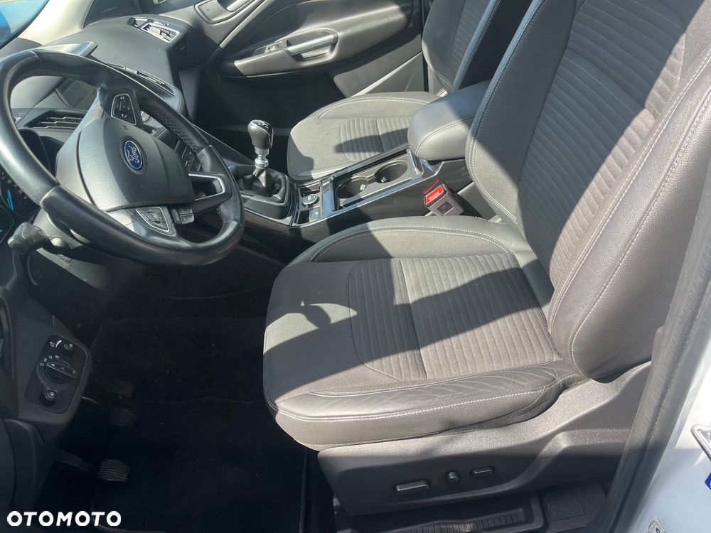 Ford Kuga 2.0 TDCi 4x2 Titanium - 10