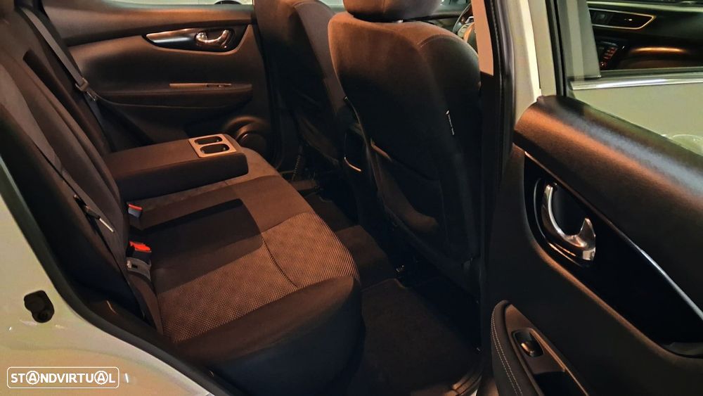 Nissan Qashqai 1.5 dCi N-Connecta 18 - 16