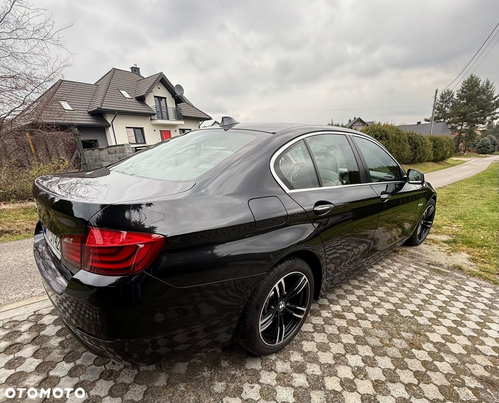 BMW Seria 5 525d xDrive - 15