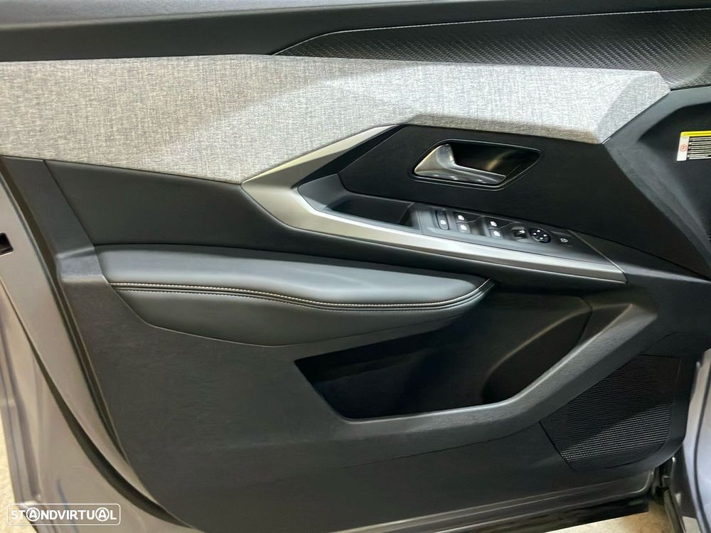 Peugeot 3008 1.2 Hybrid Allure e-DCS6 - 17