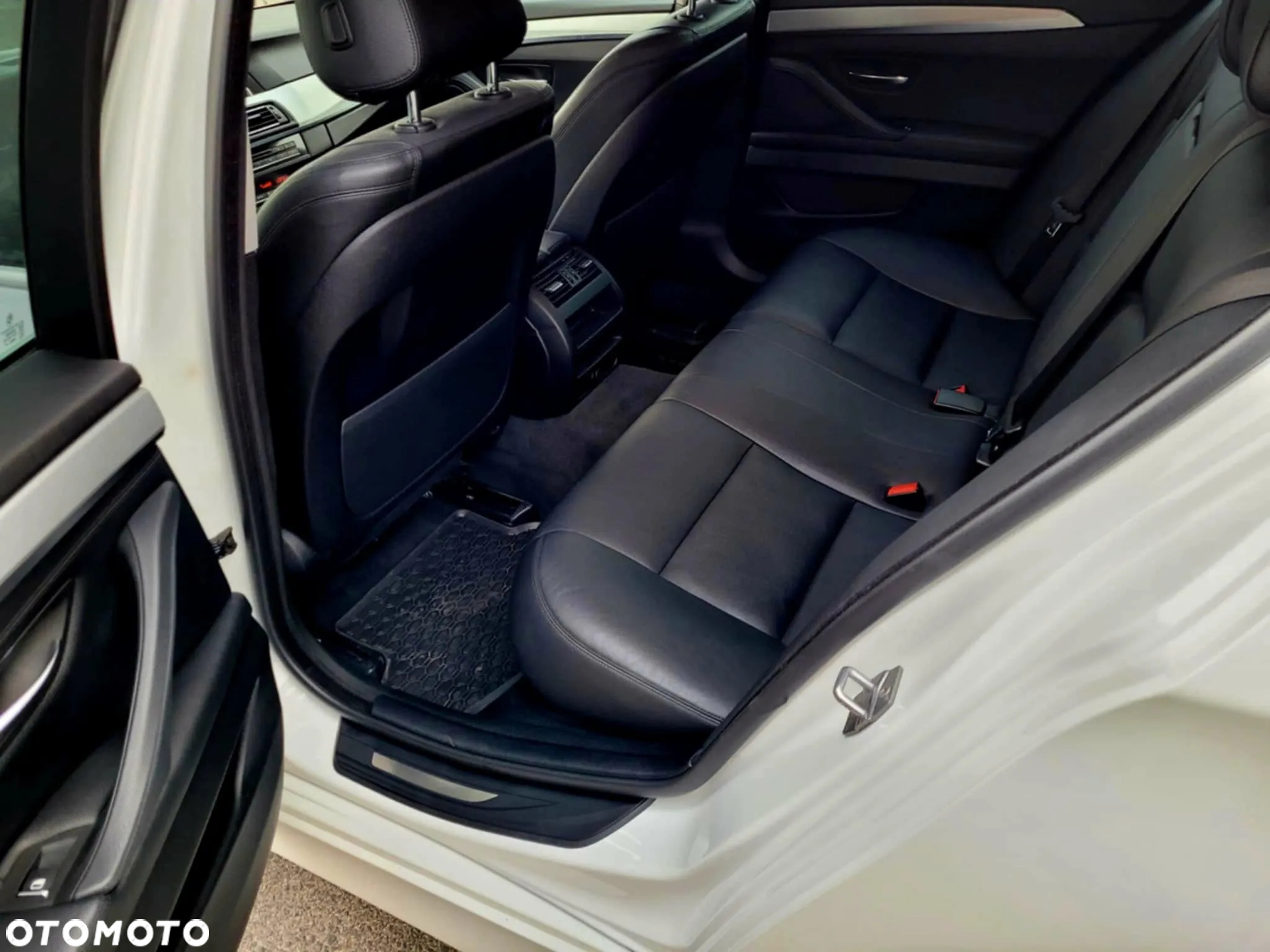 BMW Seria 5 520d xDrive - 13