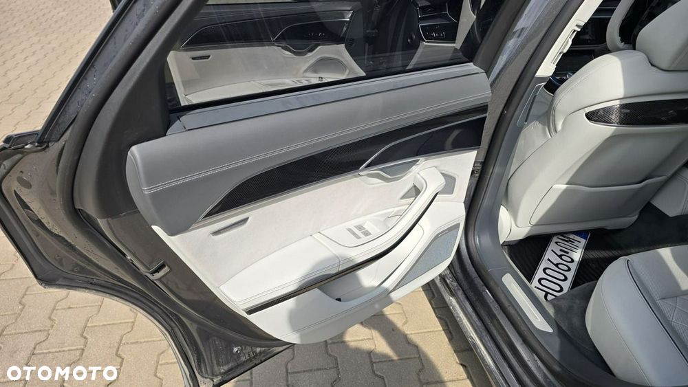 Audi S8 - 28