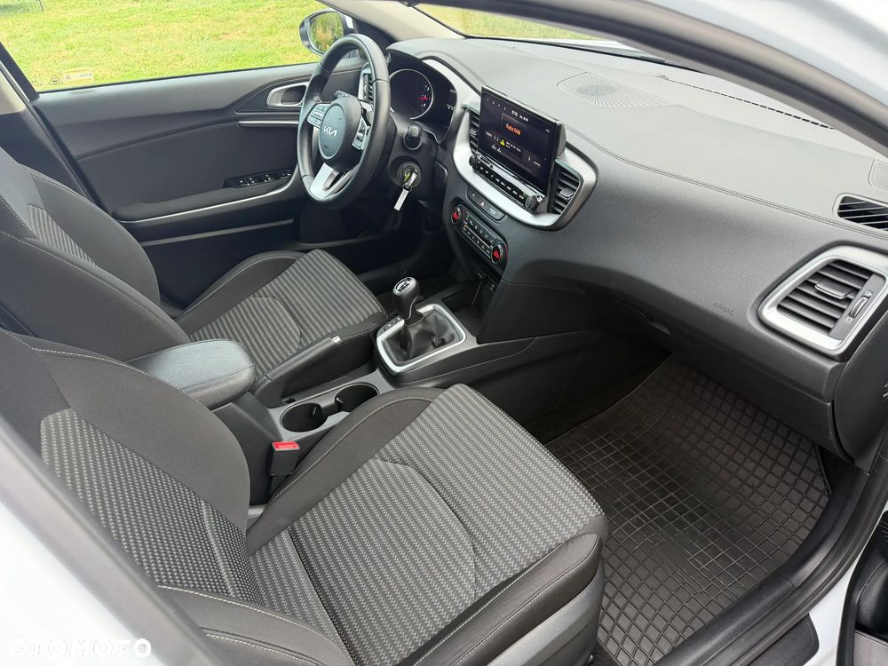 Kia Ceed 1.5 T-GDI M - 10