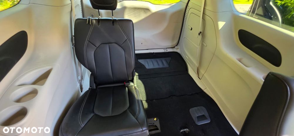 Chrysler Pacifica - 29