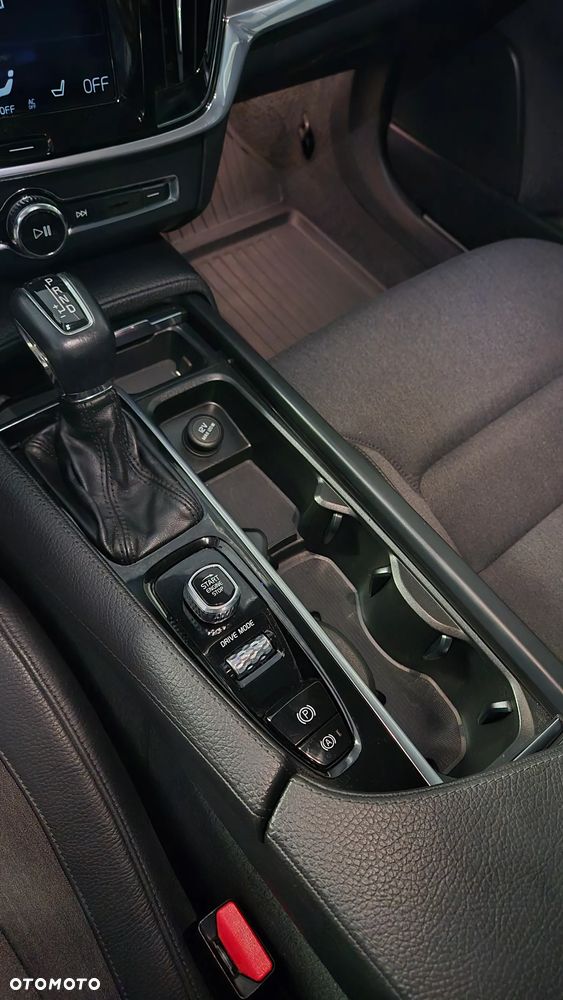 Volvo S90 D4 AWD Kinetic - 11