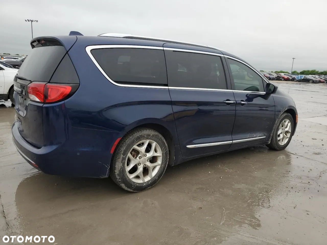 Chrysler Pacifica - 5