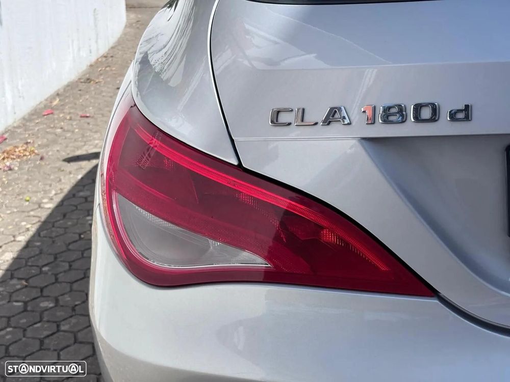 Mercedes-Benz CLA 180 d Shooting Brake Urban Aut. - 23
