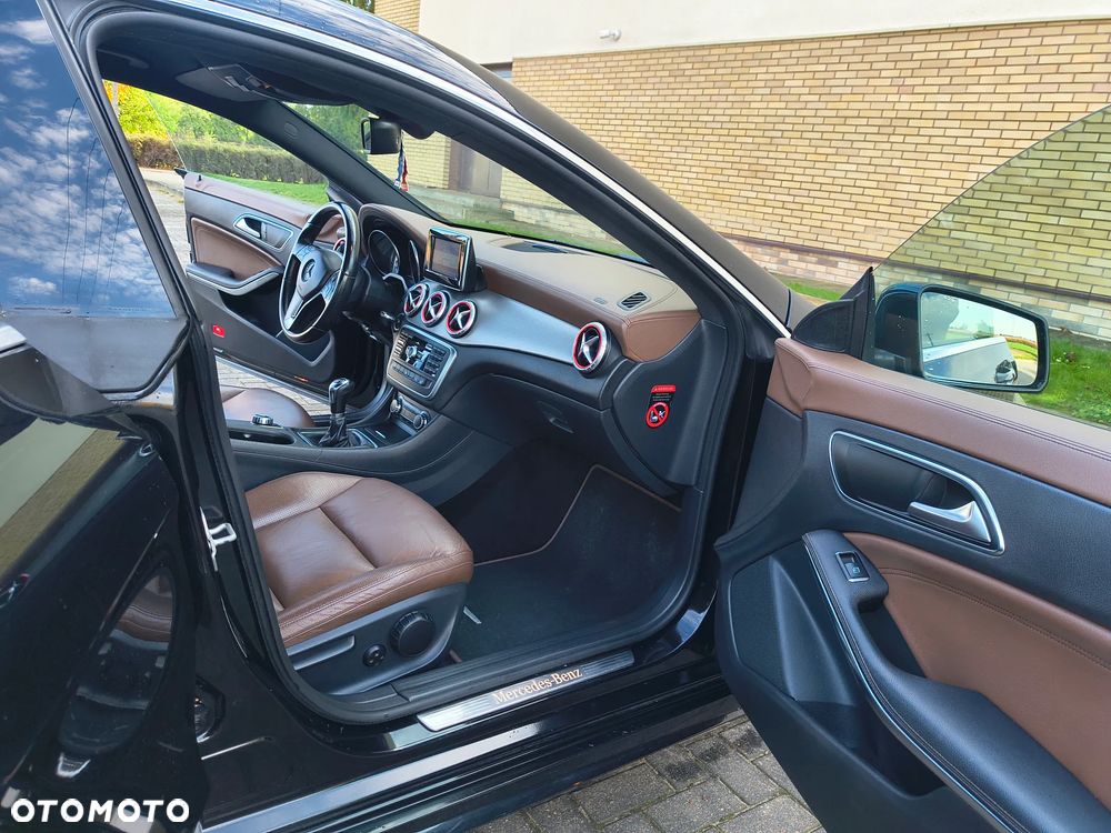 Mercedes-Benz CLA 180 UrbanStyle Edition - 27