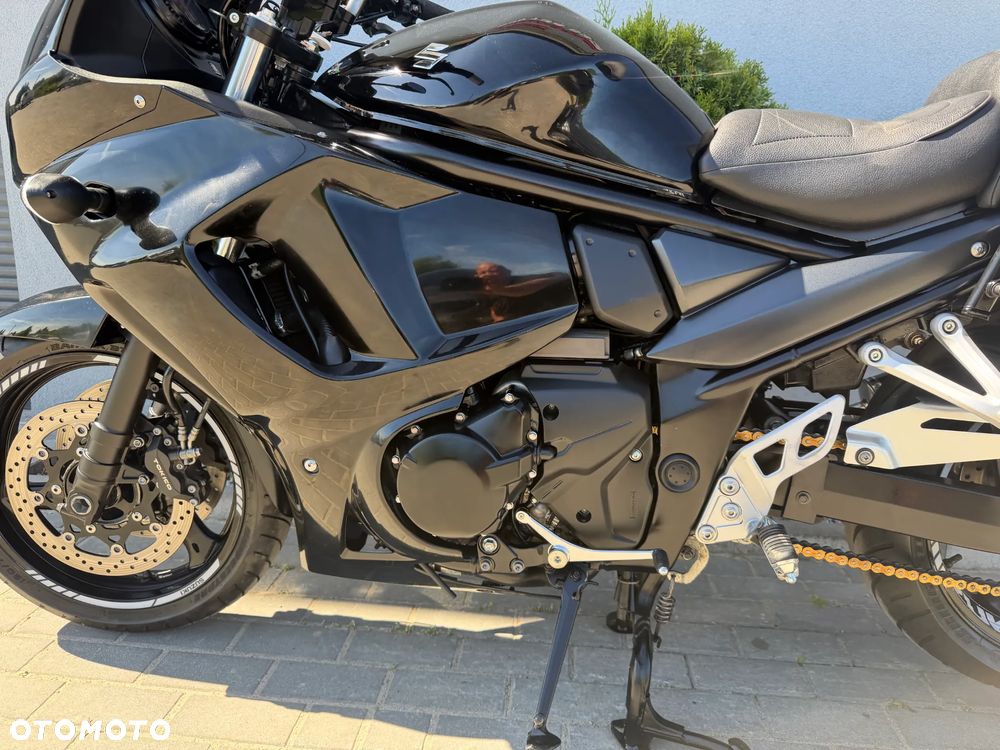 Suzuki GSX - 33