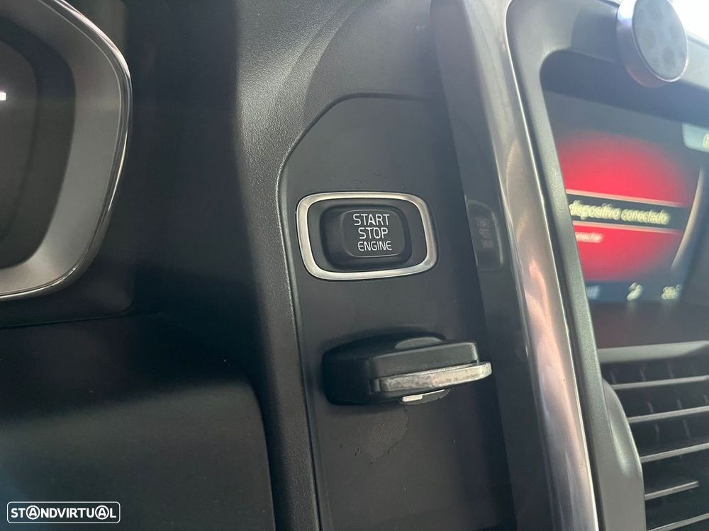 Volvo XC 60 2.0 D4 R-Design Momentum Geartronic - 30