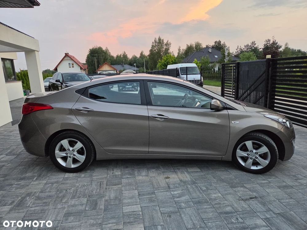 Hyundai Elantra 1.6 Comfort - 7