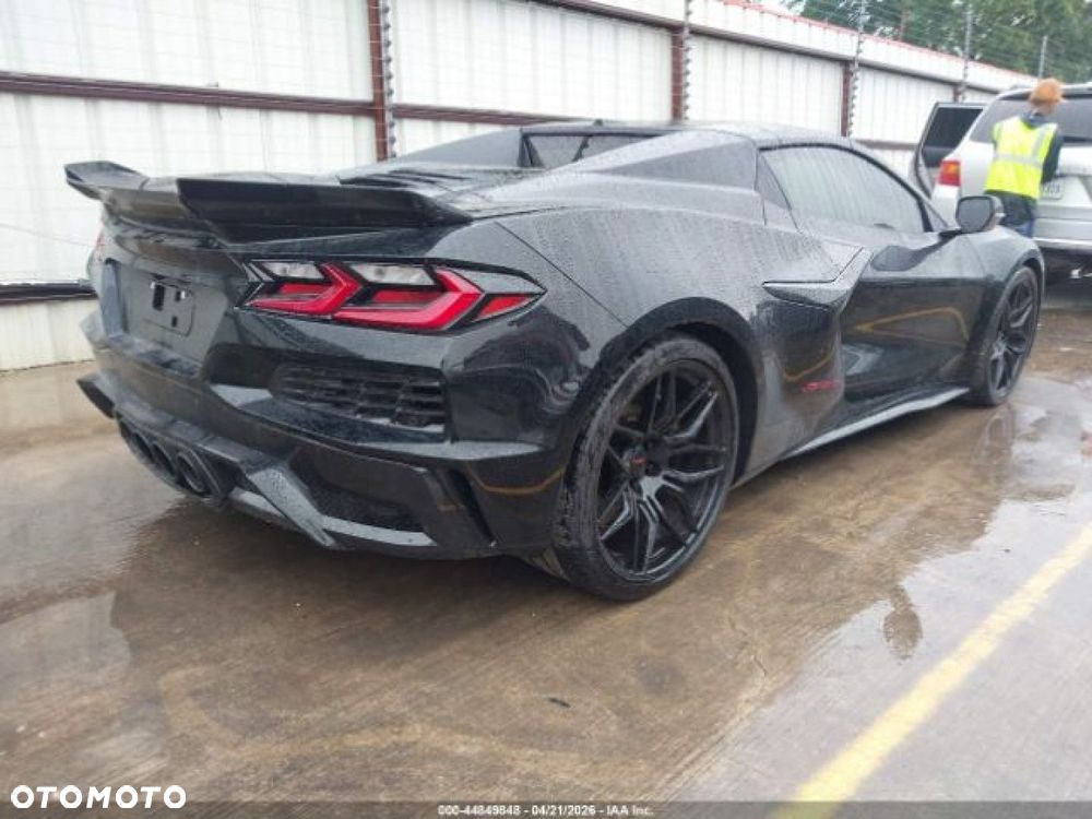 Chevrolet Corvette - 5