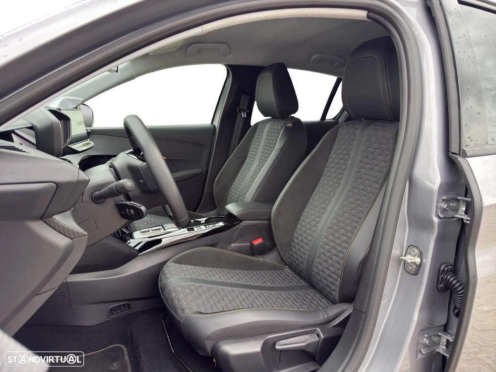 Peugeot e-208 Allure - 12