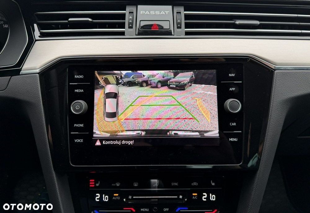 Volkswagen Passat - 28